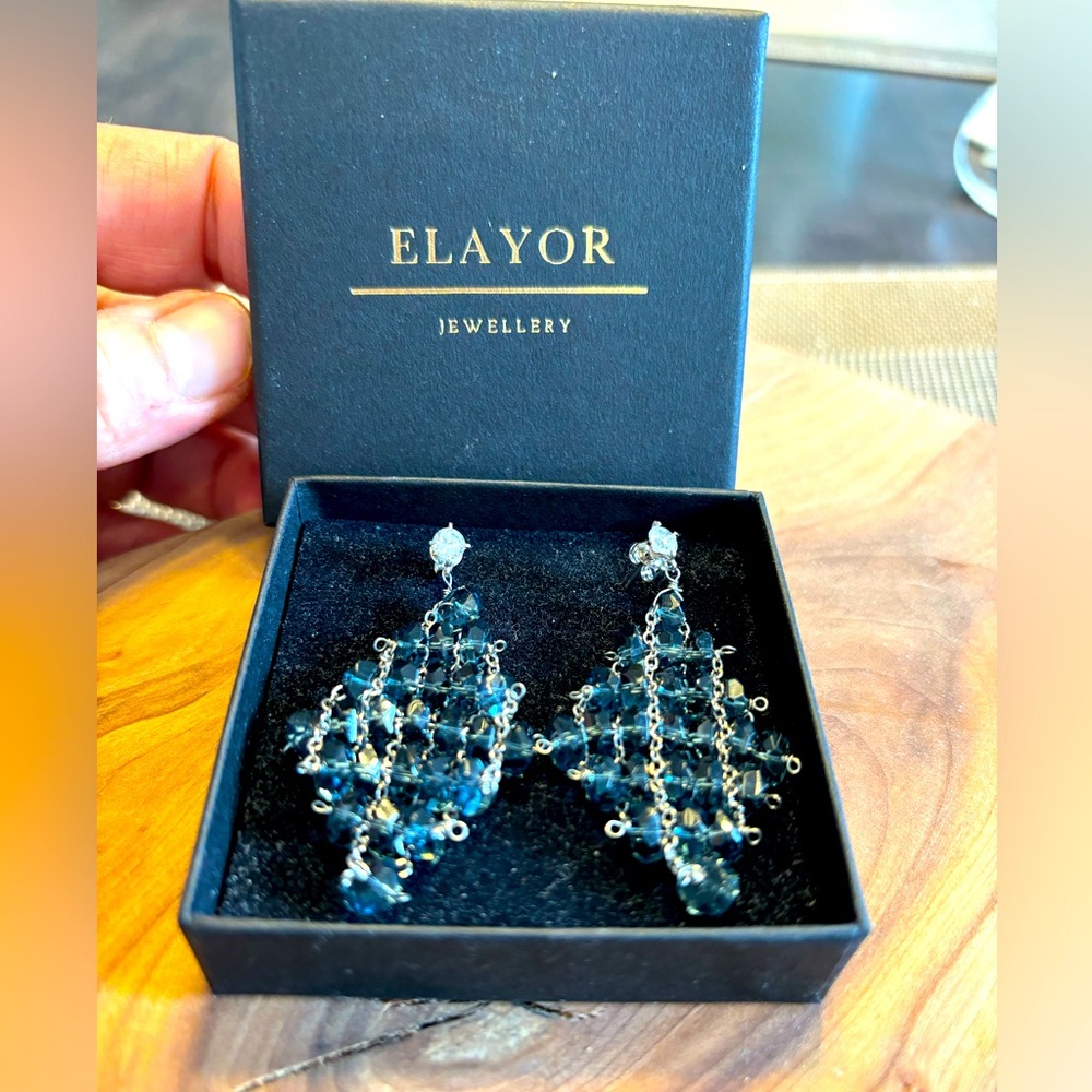 Swarovski earrings crystal dangly gorgeous like new!!